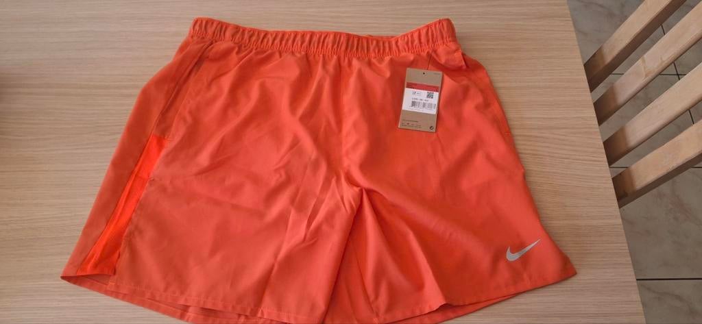 short Nike running challenger, Maat 52/54 (L), Nike, Nieuw, Oranje