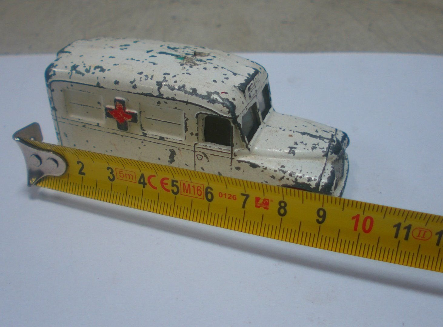 DINKY TOYS 253 DAIMLER AMBULANCE, Gebruikt, -, Ophalen of Verzenden, -