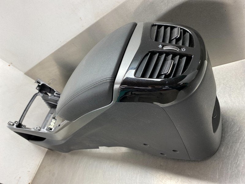 CONSOLE CENTRALE Hyundai i40 CW (VFC) (|846013Z030|), Dhr. M. Roggen, Stadsweg 37 37
9917 PV  WIRDUM GR., NL, Hyundai, Utilisé