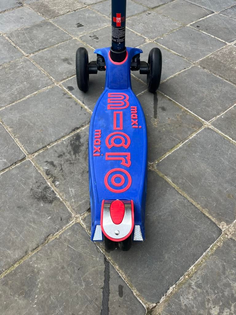 Trotinette Maxi Micro. Bleu et rouge, Enlèvement, Utilisé