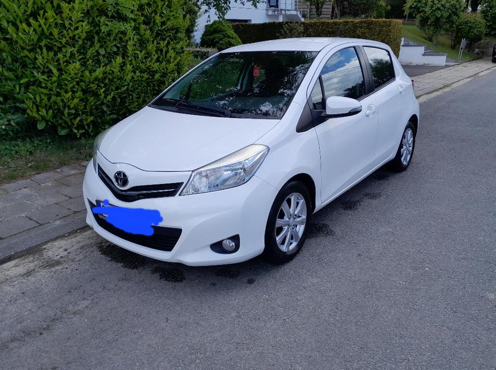 TOYOTA YARIS, Autos, Toyota, Euro 5, Boîte manuelle, Noir, 5 portes