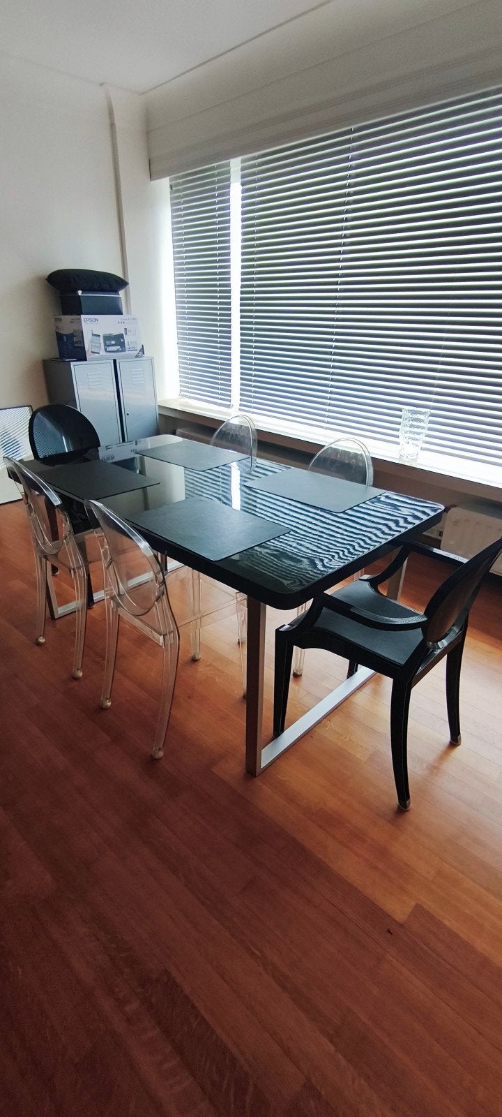 Table et chaises Kartell salle a manger . Je vends le tout, Maison & Meubles, Tables | Tables à manger, Enlèvement