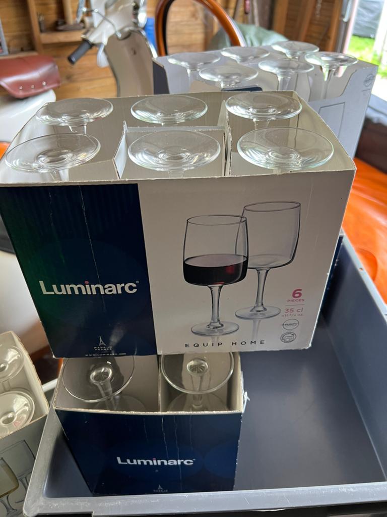 Cava en wijnglazen, Ophalen, Zo goed als nieuw