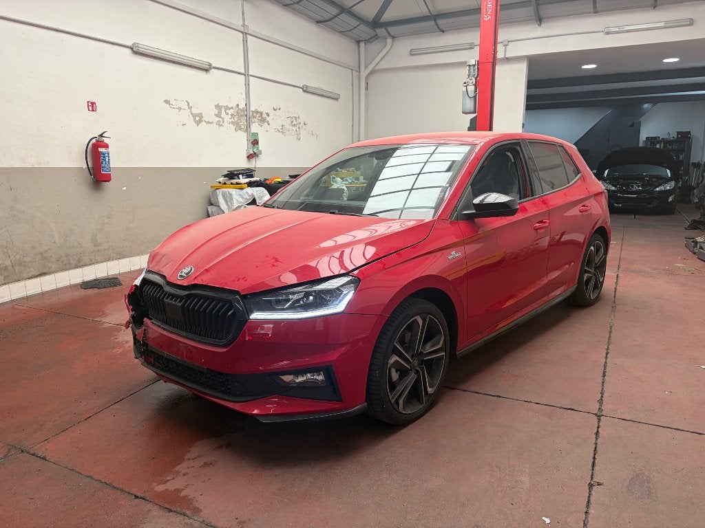 Skoda Fabia Monte Carlo uit 2025 met 915 km ongeval, Auto's, Stof, Euro 6, Berline, Particulier