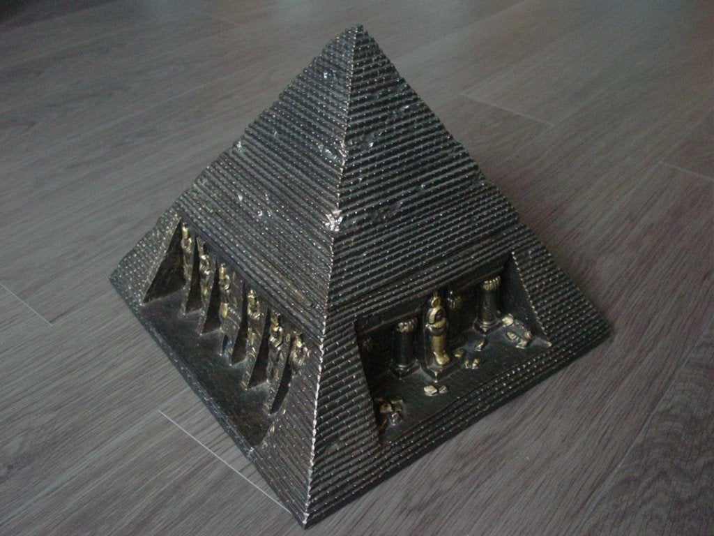 Bijzondere piramide, Huis en Inrichting, Ophalen of Verzenden, Zo goed als nieuw, Kunststof
