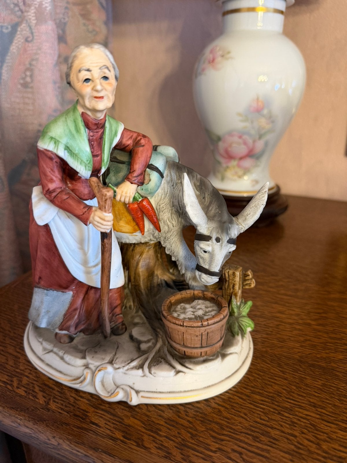Vintage keramische beeldjes van een oude vrouw, Enlèvement ou Envoi