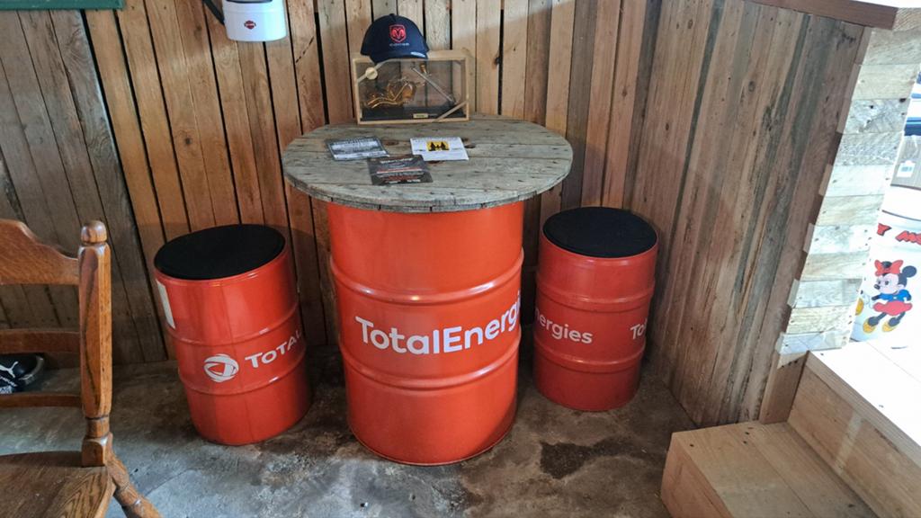 Olie vat tafel mancave, Verzamelen, Blikken, Ophalen