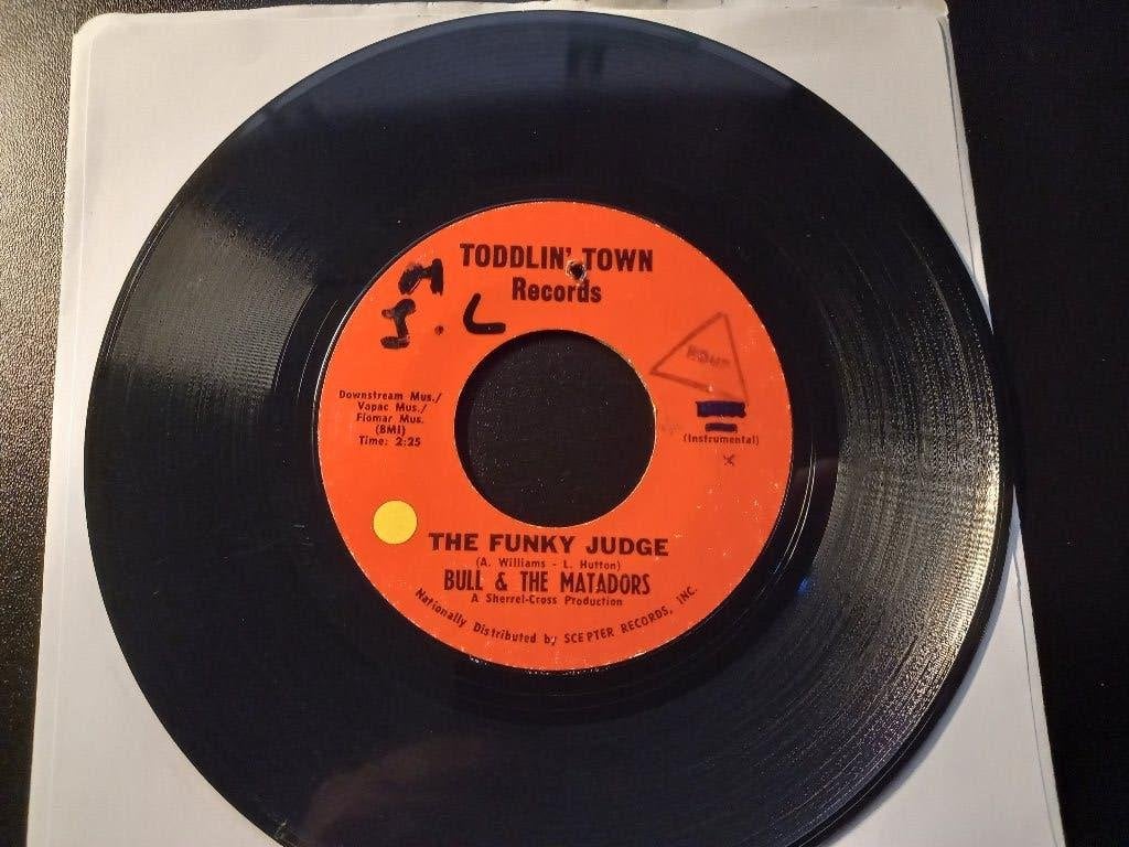 Bull & The Matadors ‎– The Funky Judge'7 Popcorn Funk , Soul, Cd's en Dvd's, 7 inch, Ophalen of Verzenden, Overige typen, R&B en Soul