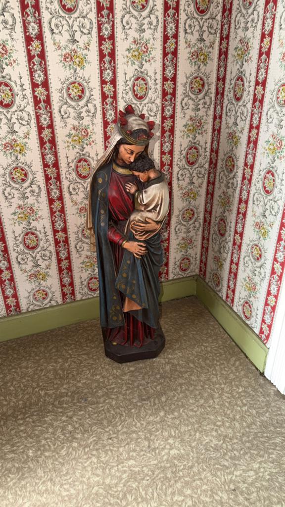 Polychroom gipsen Madonna met Kind "Sedes Sapientiae", Enlèvement