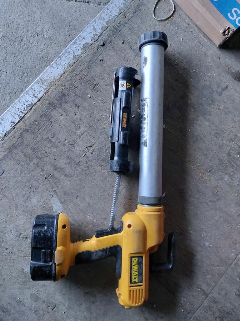 Pompe a silicone dewalt