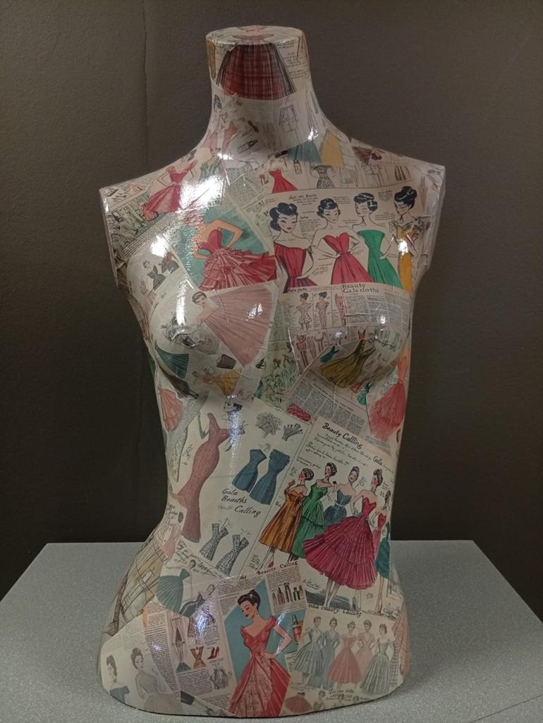 Mannequin inspired by retro fashion by Esq, Antiquités & Art, Art | Objets design, Enlèvement