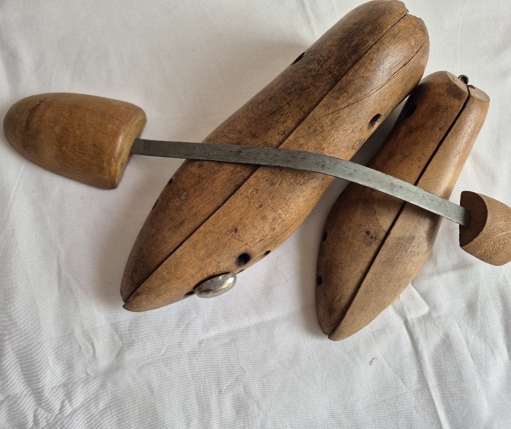 Antieke houten schoenspanners jaren 30, Ophalen