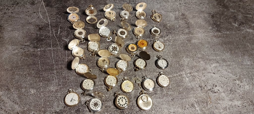 30 montres de poche (neuves avec boîte), Collections, Collections complètes & Collections, Envoi