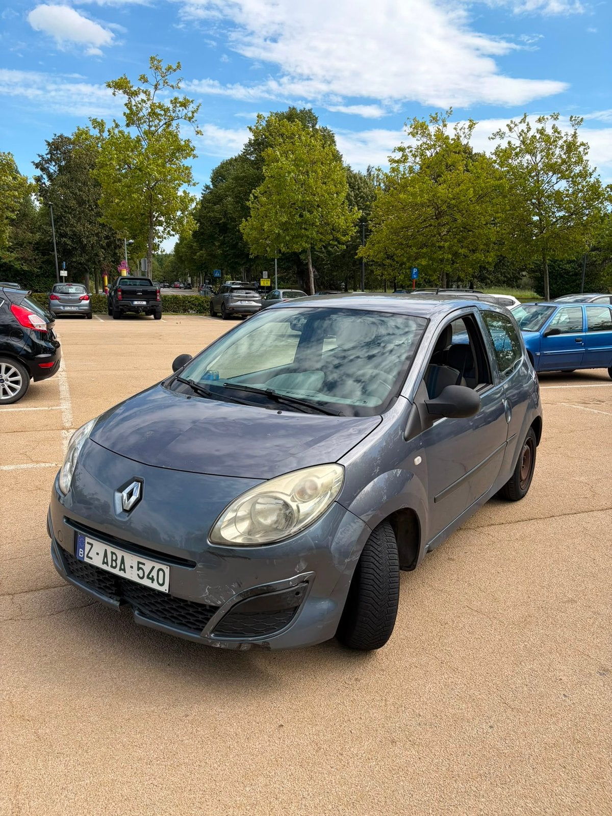 Twingo essence, Enlèvement, Avant
