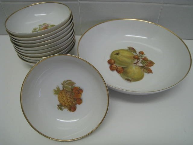 Fruitschaal met 11 dessertkommen, merk Arzberg, Duitland, Ophalen