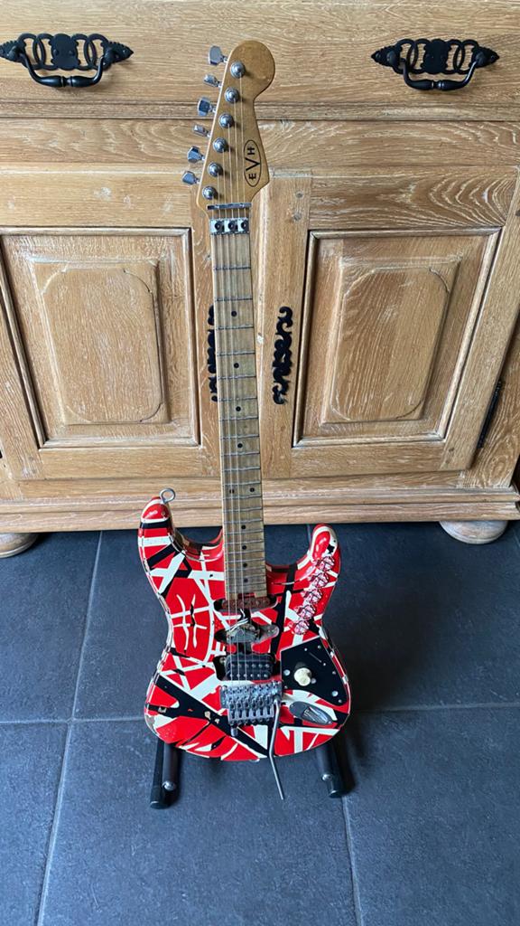 EVH Frankie – dé ultieme Eddie Van Halen tribute gitaar, Musique & Instruments, Instruments à corde | Guitares | Basses, Comme neuf