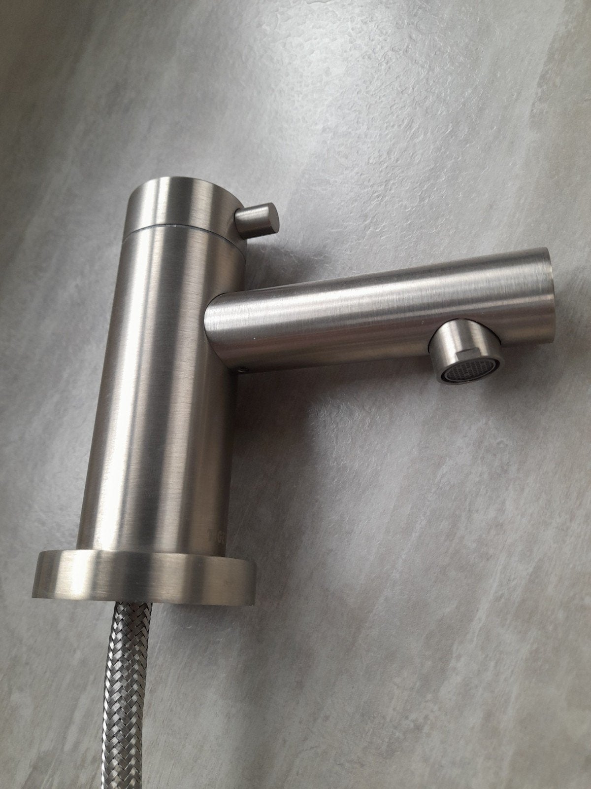 Nieuwe Tiger inox kraan voor kleine wastafel, Doe-het-zelf en Bouw, Ophalen of Verzenden, Inox, Kraan