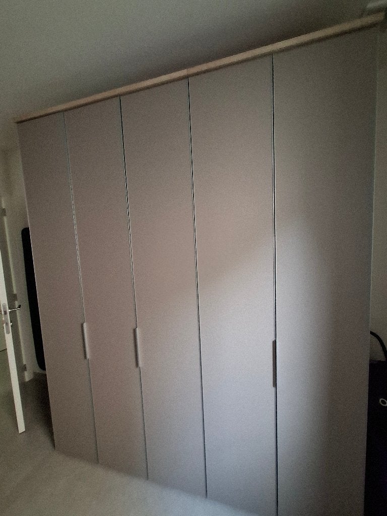 Zeer mooie & stevige beige kleerkast/Perfecte staat/5 deuren, Ophalen, Overige materialen, Met deur(en), 200 cm of meer