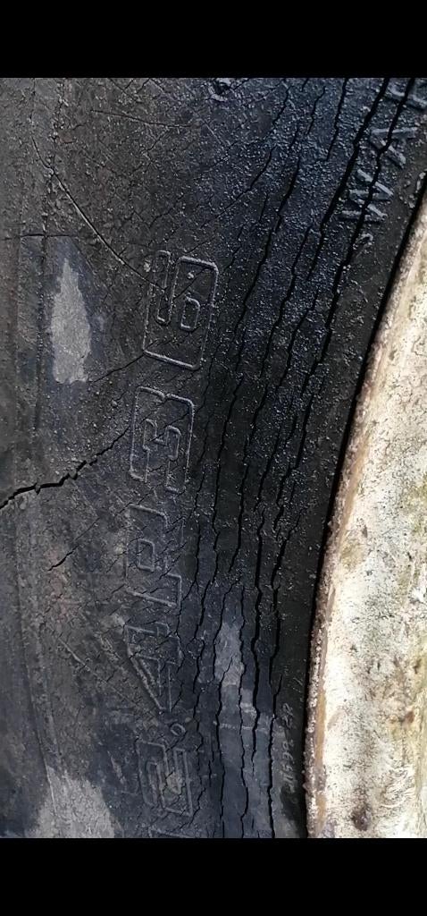 Recherche pneux tracteur 12.4R36, Enlèvement