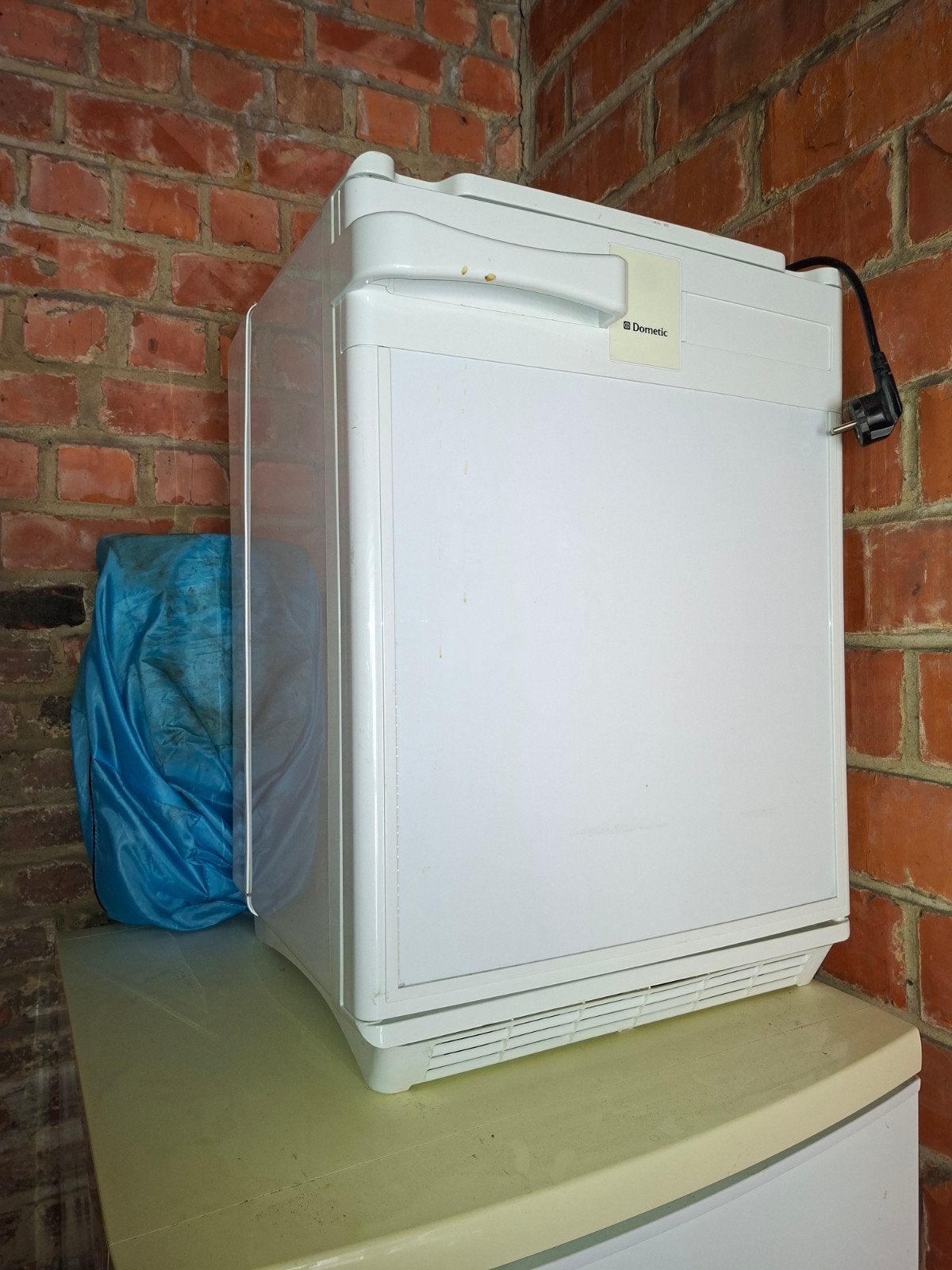 DOMETIC KLEINE STUDIO/STUDENTENKAMER FRIGO, Ophalen