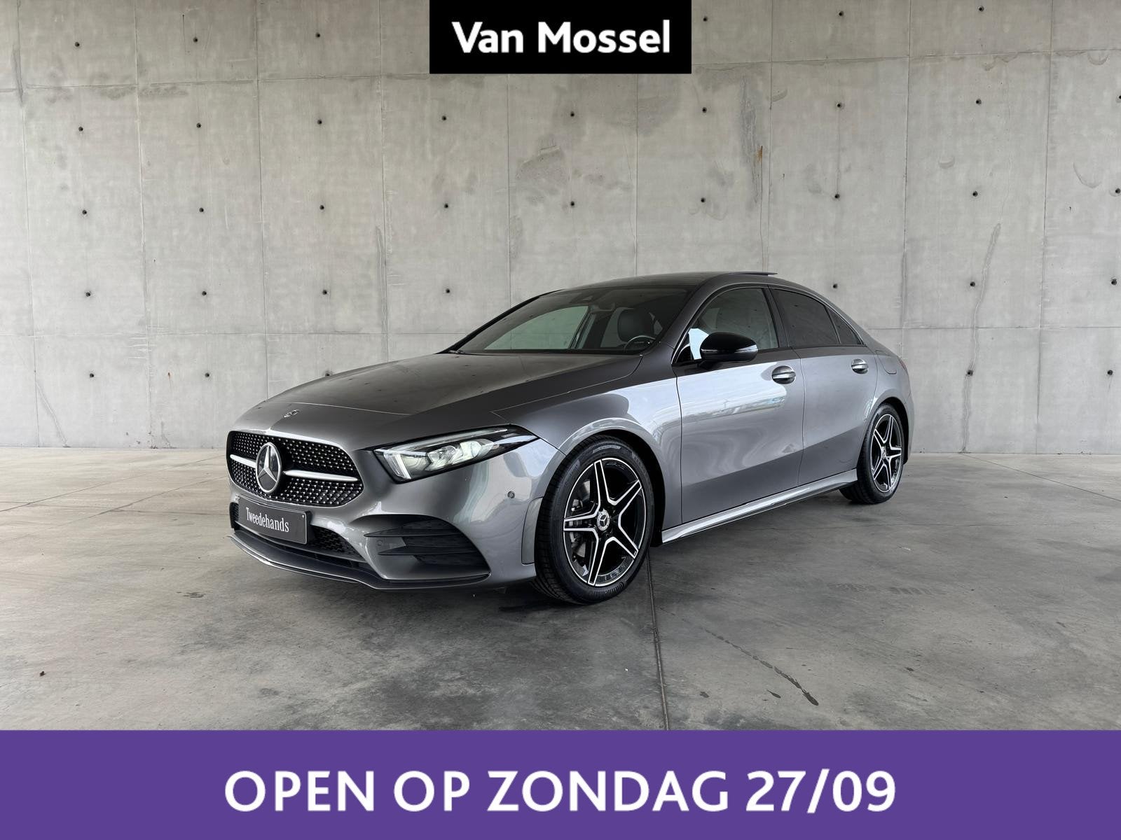 Mercedes-Benz A 180 AMG Line Limousine + CARPLAY + TREKHAAK, Auto's, Gebruikt, 4 cilinders, 136 pk, Zilver of Grijs