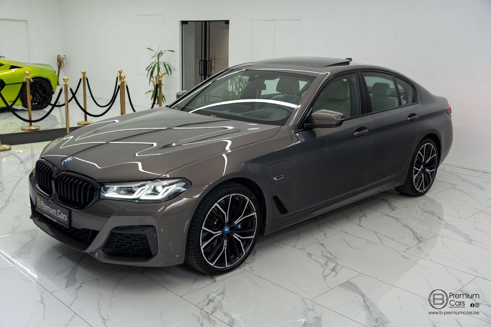 BMW 530 e M-Sport! Individual! Open dak! 360°, H&K!, Auto's, Automaat, Euro 6, 4 cilinders, Hybride Elektrisch/Benzine