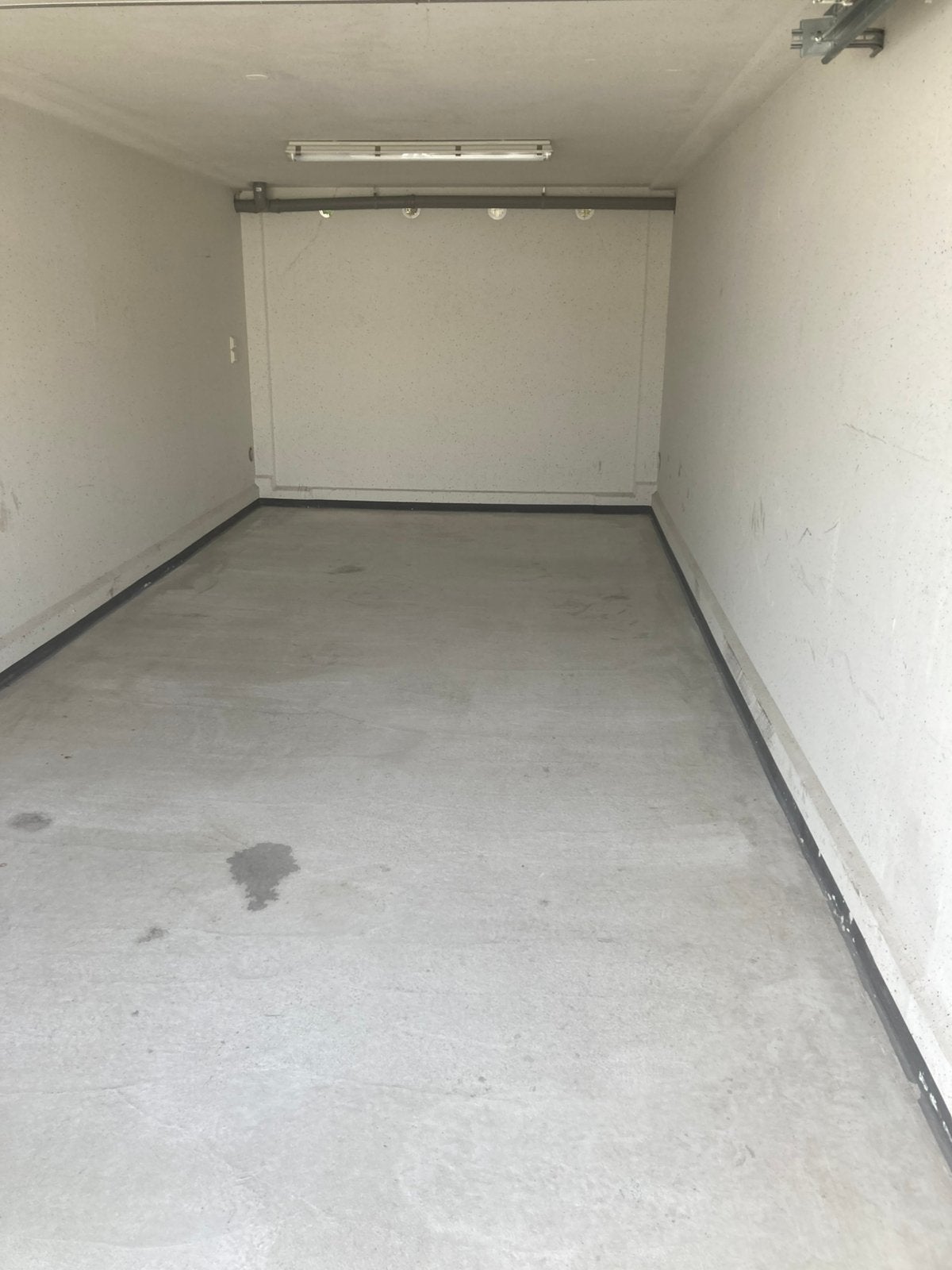 Te huur ruime garage in Meulebeke .Tielt., Auto diversen, Autostaanplaatsen en Garages