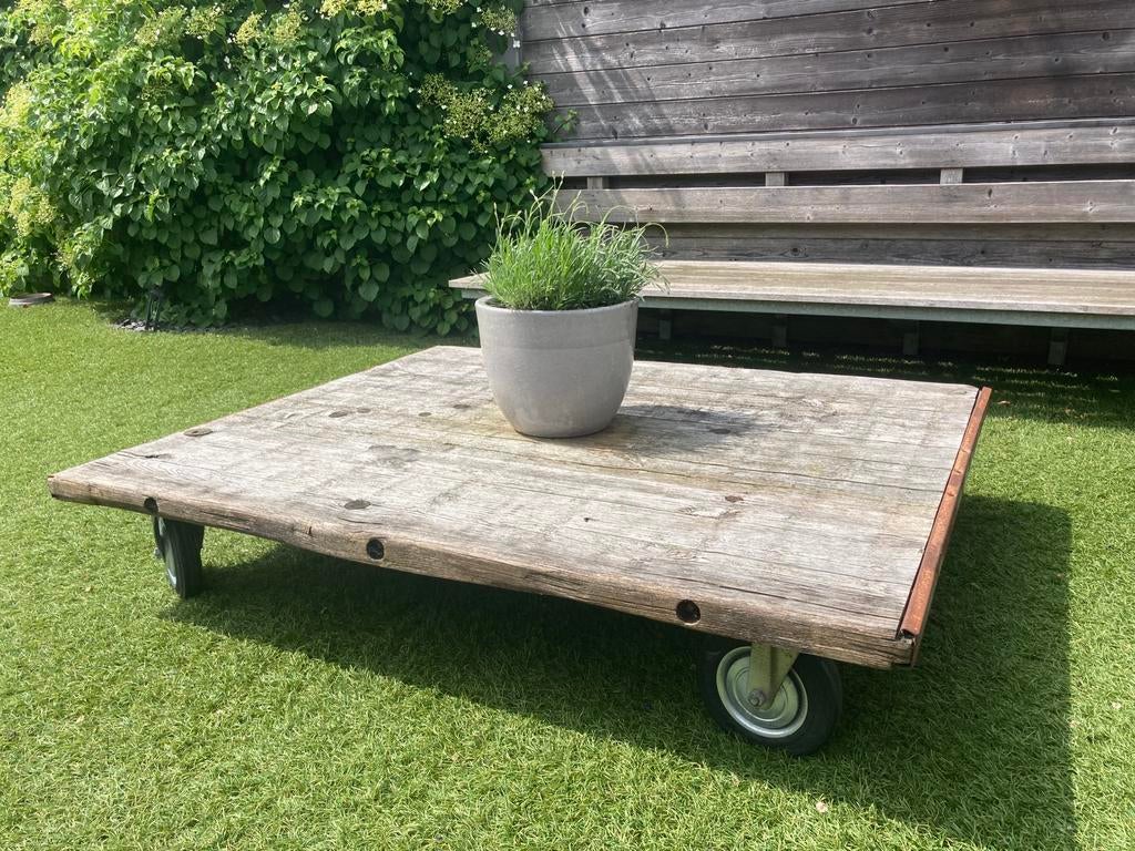 Robuuste houten loungetafel/salontafel voor binnen en buiten, Huis en Inrichting, Tafels | Salontafels, Ophalen, Gebruikt