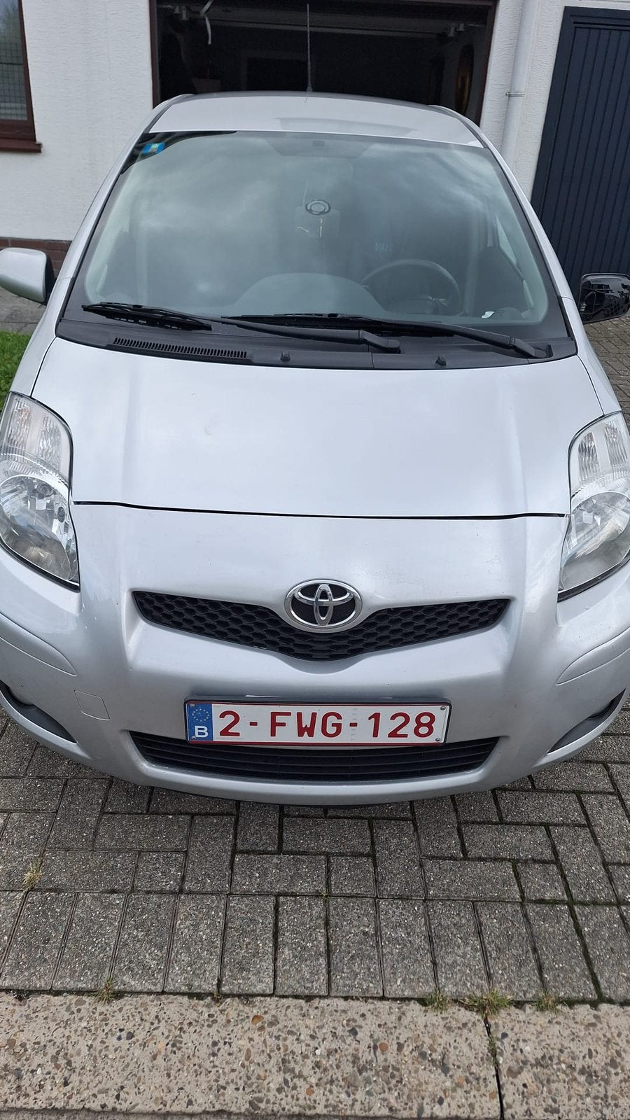 Toyota Yaris 1.4 essence, Achat, Entretenue par le concessionnaire, Noir, 5 portes