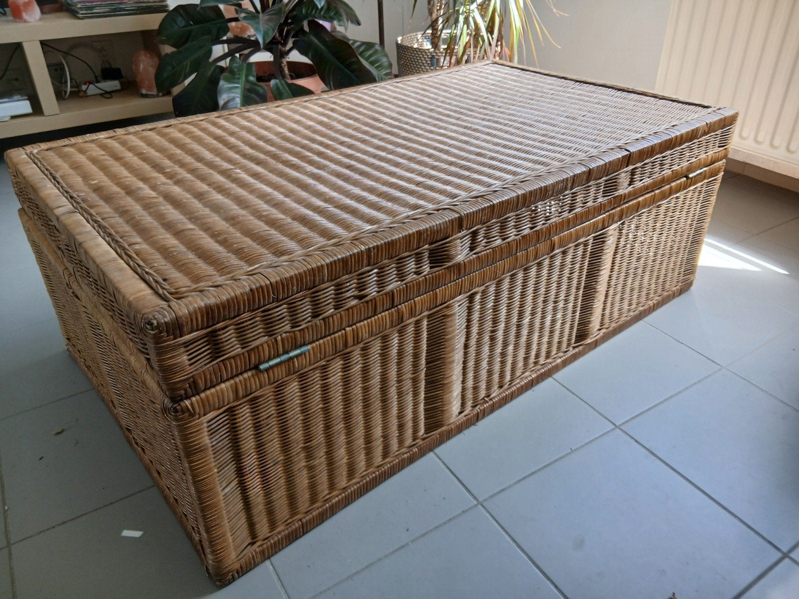 Grand panier en osier très beau et en très bon état, Enlèvement, Panier
