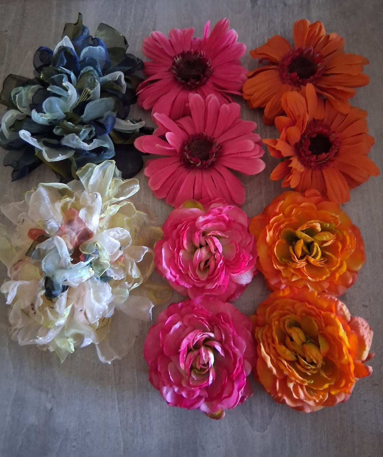 bloemetjes 8 stuks en 2 haarspelden zie foto's. setje 5 euro, Ophalen