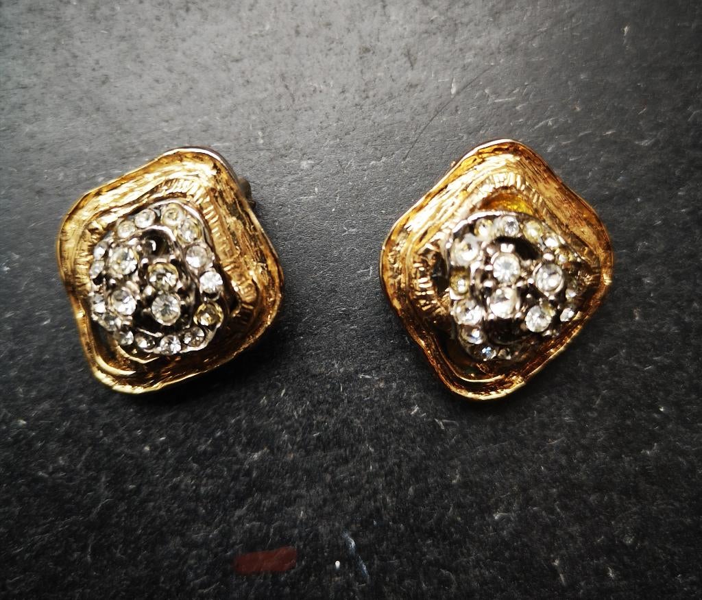 Paar oorclips met strass steentjes, Ophalen of Verzenden, Met strass