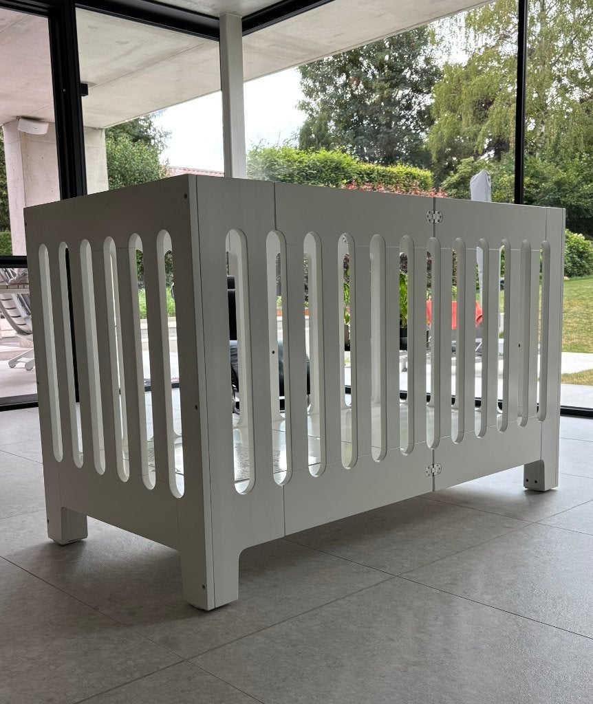 BLOOM Alma Max ledikant 140x70cm babybedje met matras, Kinderen en Baby's, Babywiegjes en Ledikanten, Ophalen, Zo goed als nieuw