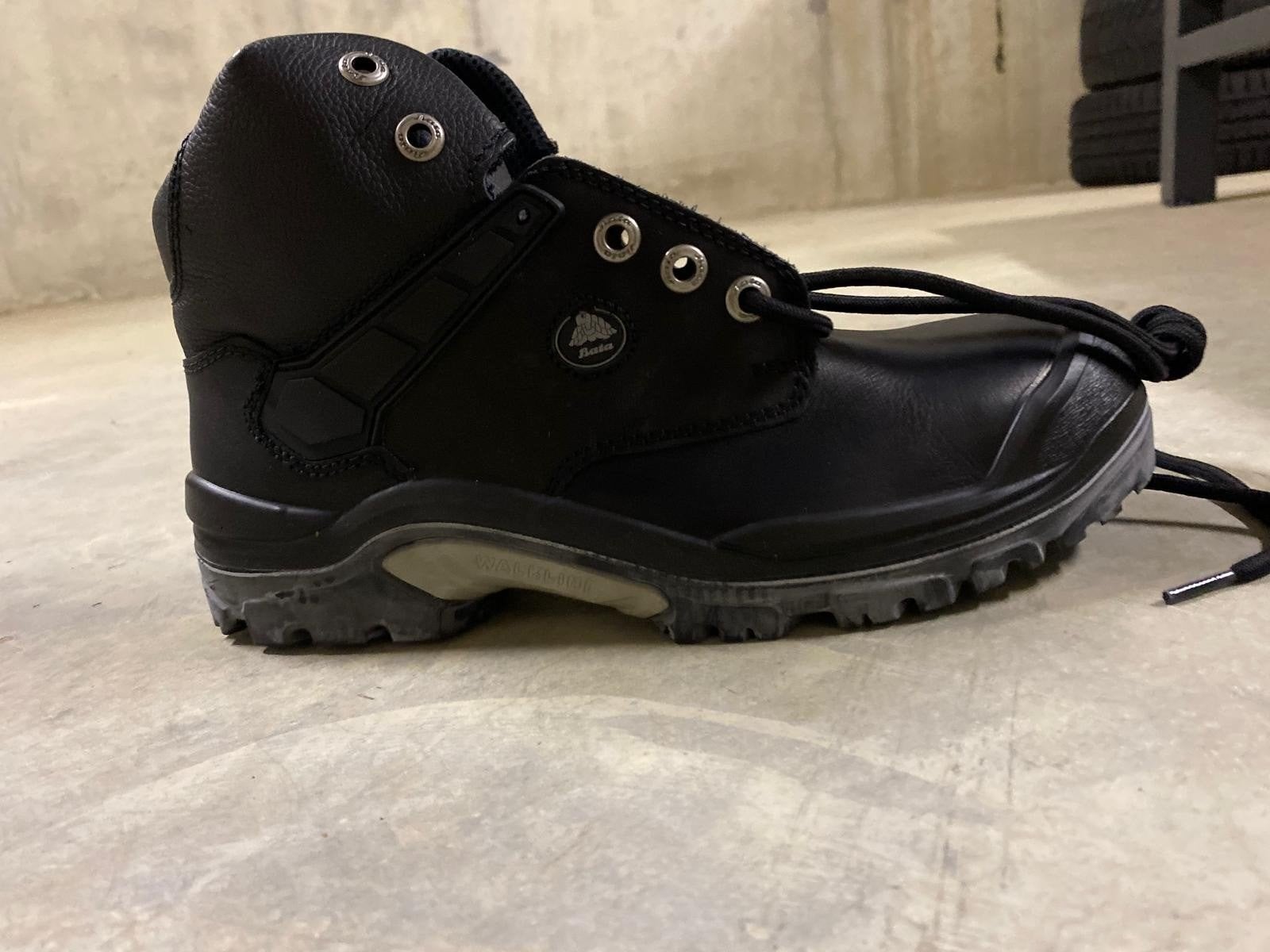 Nieuwe werkschoenen, Ophalen, Werkschoenen