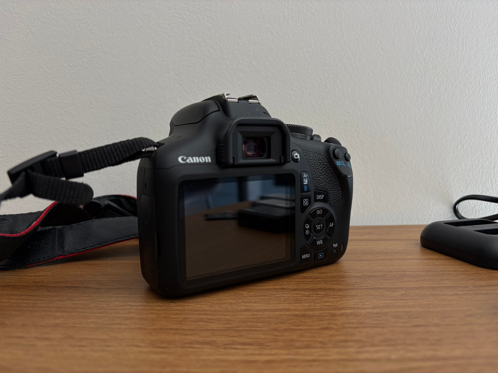 Camera CANON 2000D, Enlèvement ou Envoi, Comme neuf, Carte mémoire, Canon