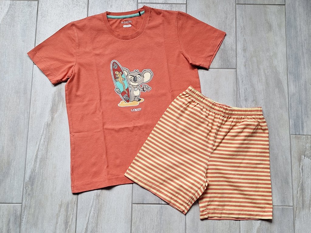 ★ M128 - Woody zomerpyjama thema koala, Nacht- of Onderkleding, Gebruikt, Ophalen of Verzenden, Jongen