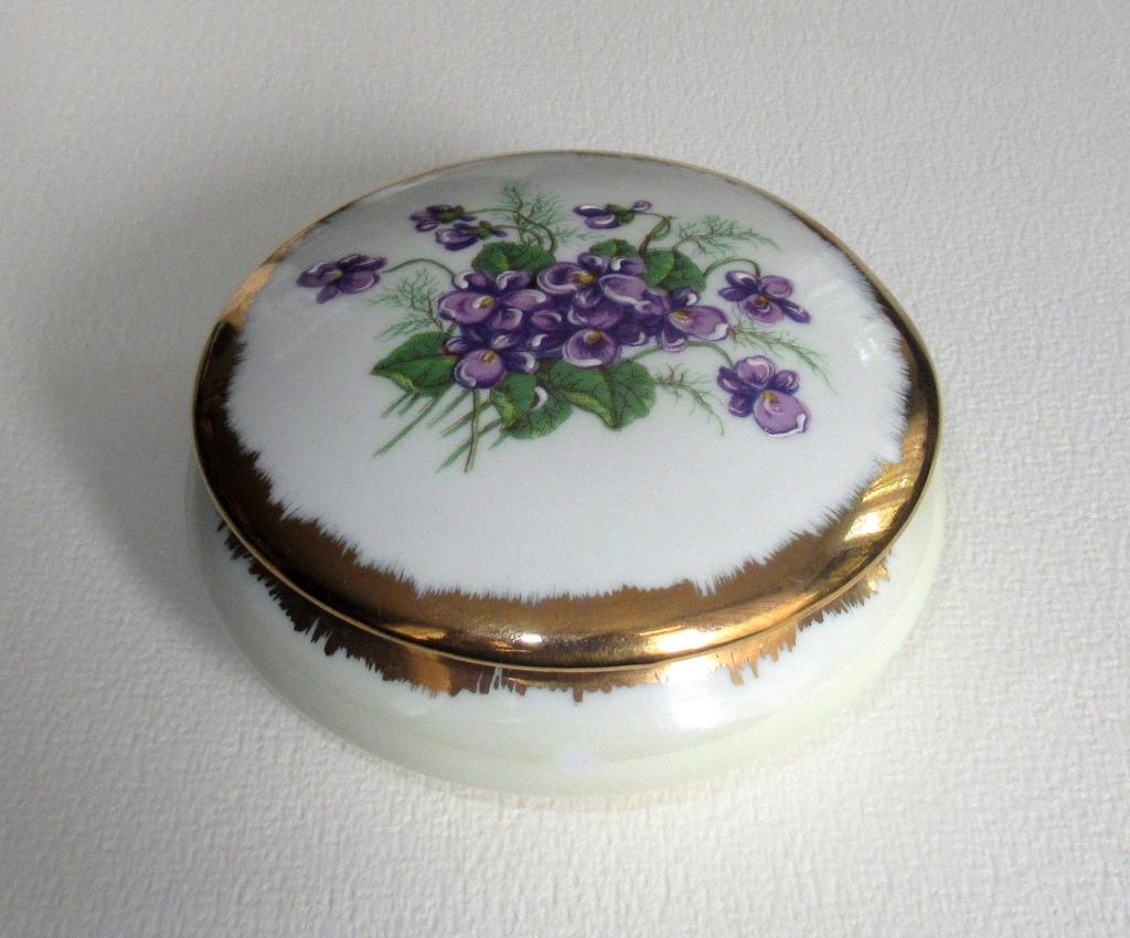 Boîte vintage en porcelaine de Limoges France avec fleurs., Enlèvement ou Envoi
