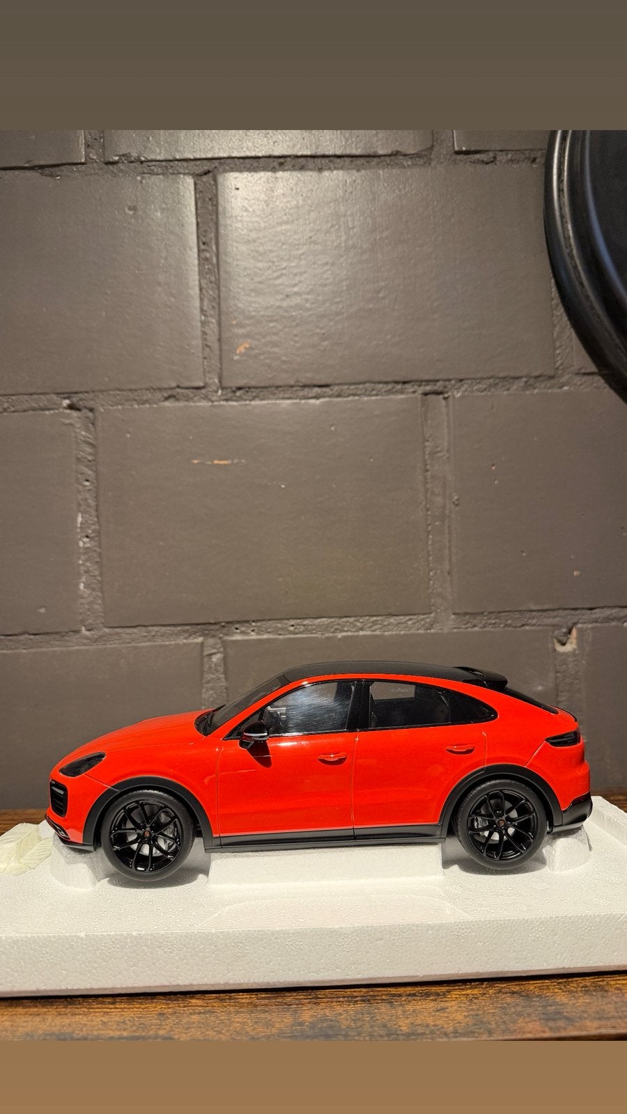 Porsche Cayenne S coupe dealer model, Hobby en Vrije tijd, Modelauto's | 1:18, Ophalen of Verzenden, Zo goed als nieuw