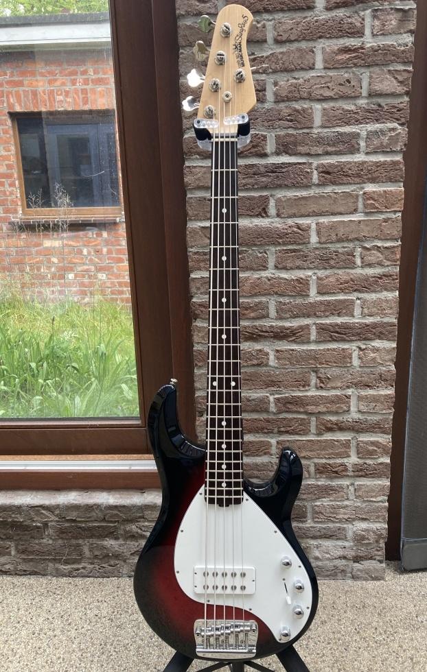 Music Man Stingray 5H (2006) Black Cherry Burst, Musique & Instruments, Instruments à corde | Guitares | Basses, Comme neuf, Électrique