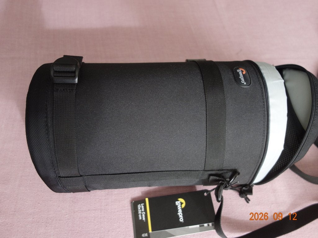 Lowepro lenscase 13X32cm, TV, Hi-fi & Vidéo, Neuf, Enlèvement ou Envoi, Rembourré, Sac à bandoulière