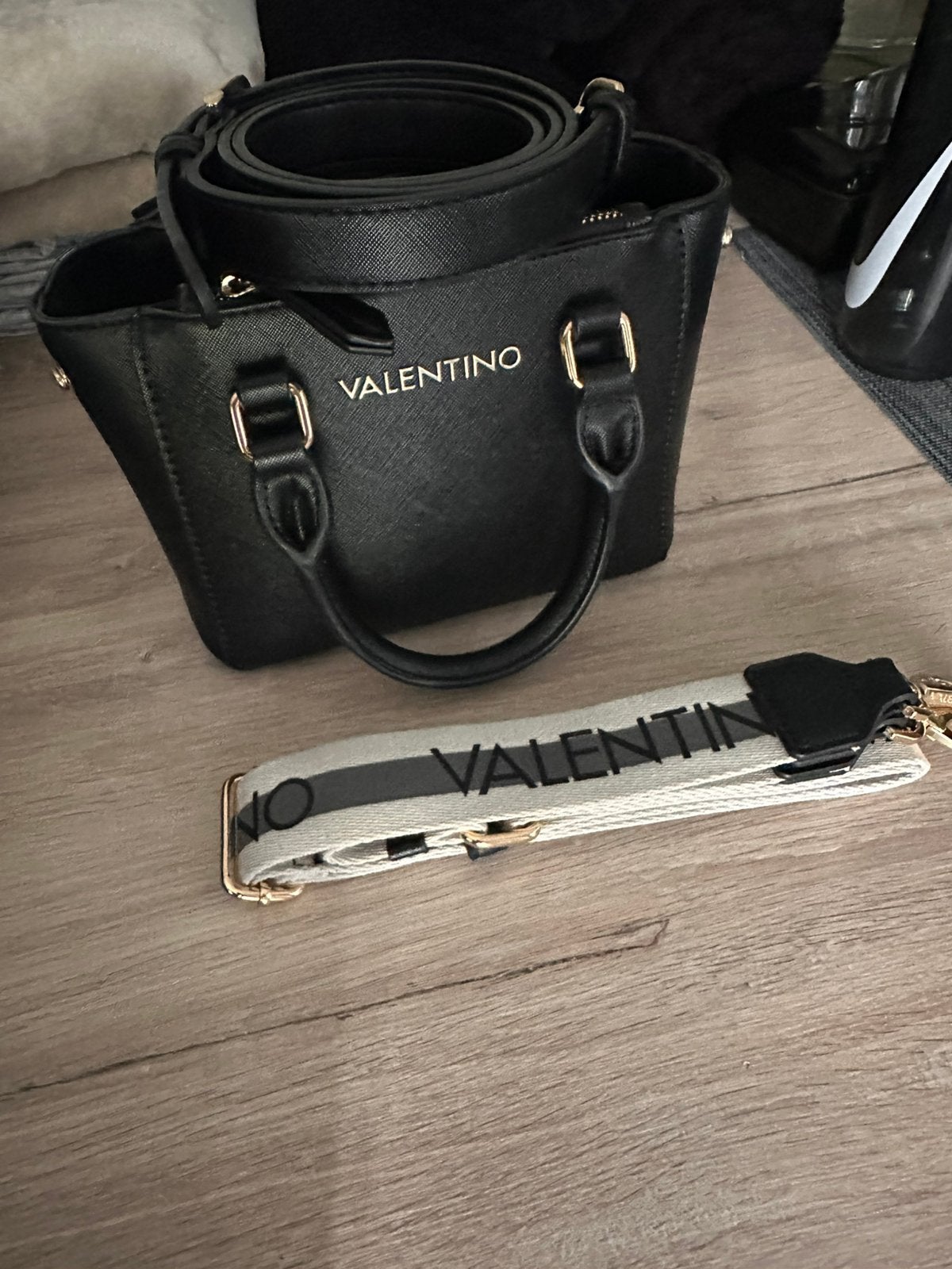 Sac à main Valentino + 2 bretelles, Bijoux, Sacs & Beauté, Sacs | Sacs Femme, Enlèvement, Comme neuf, Noir, Sac de soirée