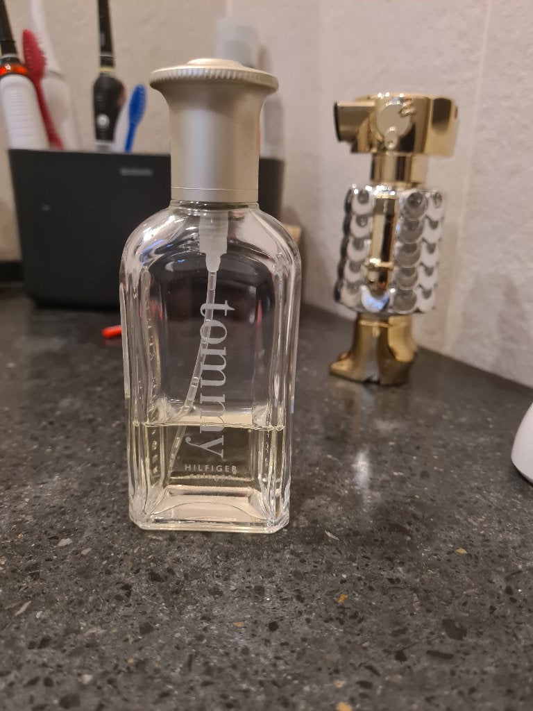 Tommy Hilfiger Cologne, Ophalen