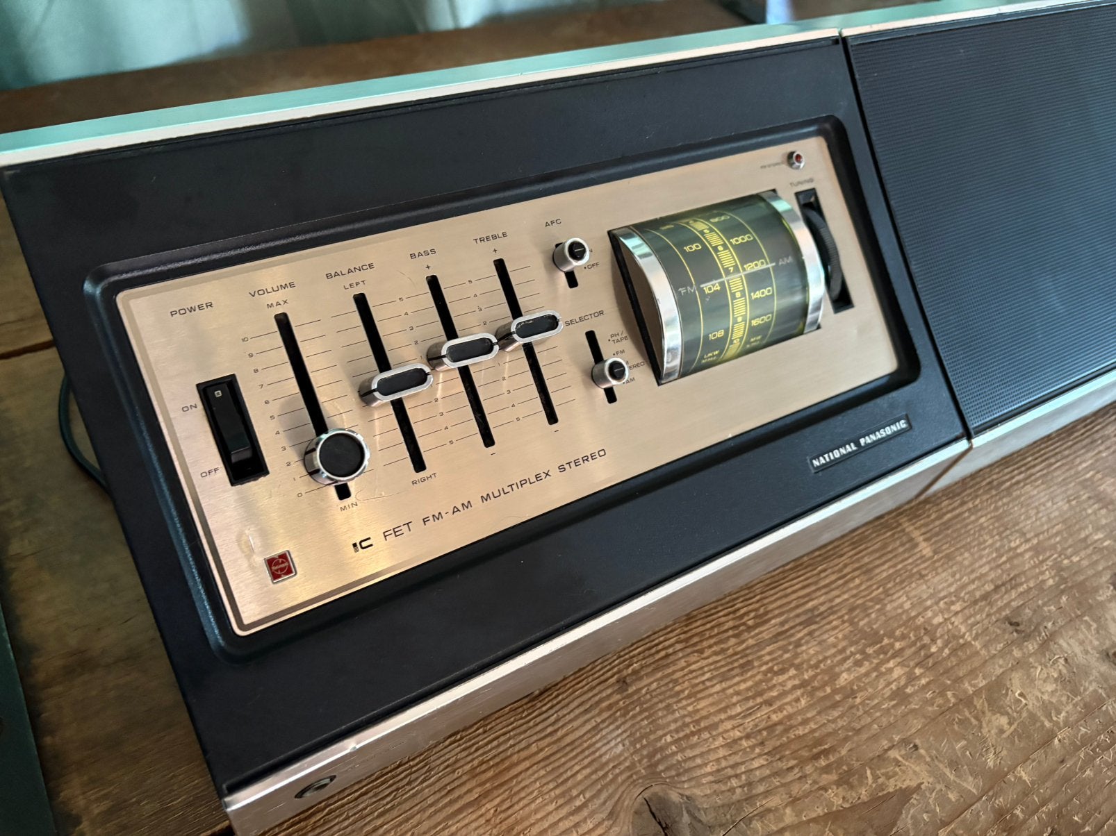Radio vintage super look aluminium poli NATIONAL PANASONIC, Enlèvement ou Envoi, Utilisé, Radio