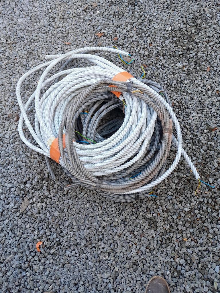 Electrische kabels – VOB, Doe-het-zelf en Bouw, Elektriciteit en Kabels, Ophalen, Zo goed als nieuw