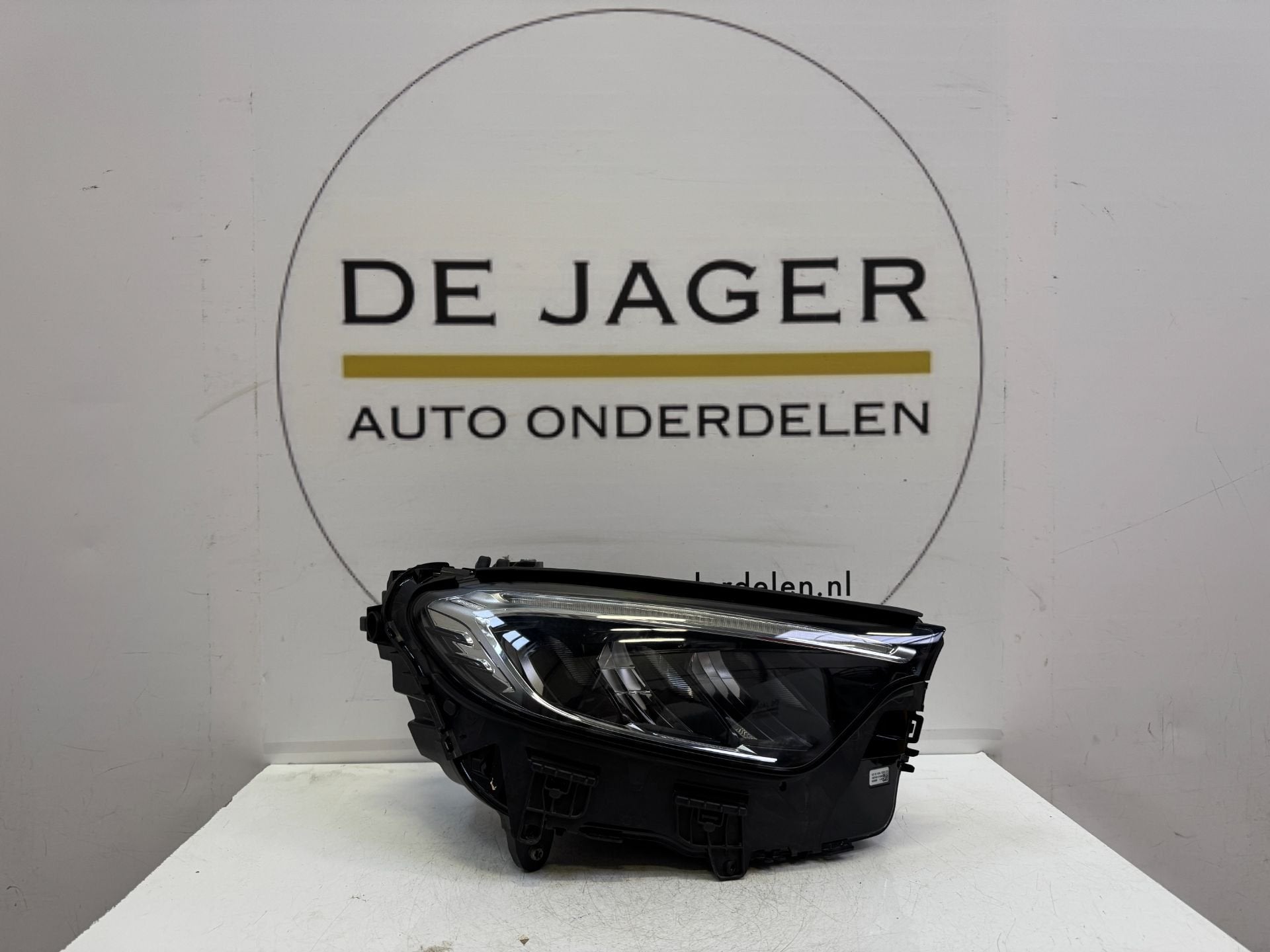 Phare droit LED pour MERCEDES W254 GLC A2549061600, Mercedes-Benz AG, Mercedes-Benz, Utilisé, Mercedesstrasse 120
70372  Stuttgart, DE
