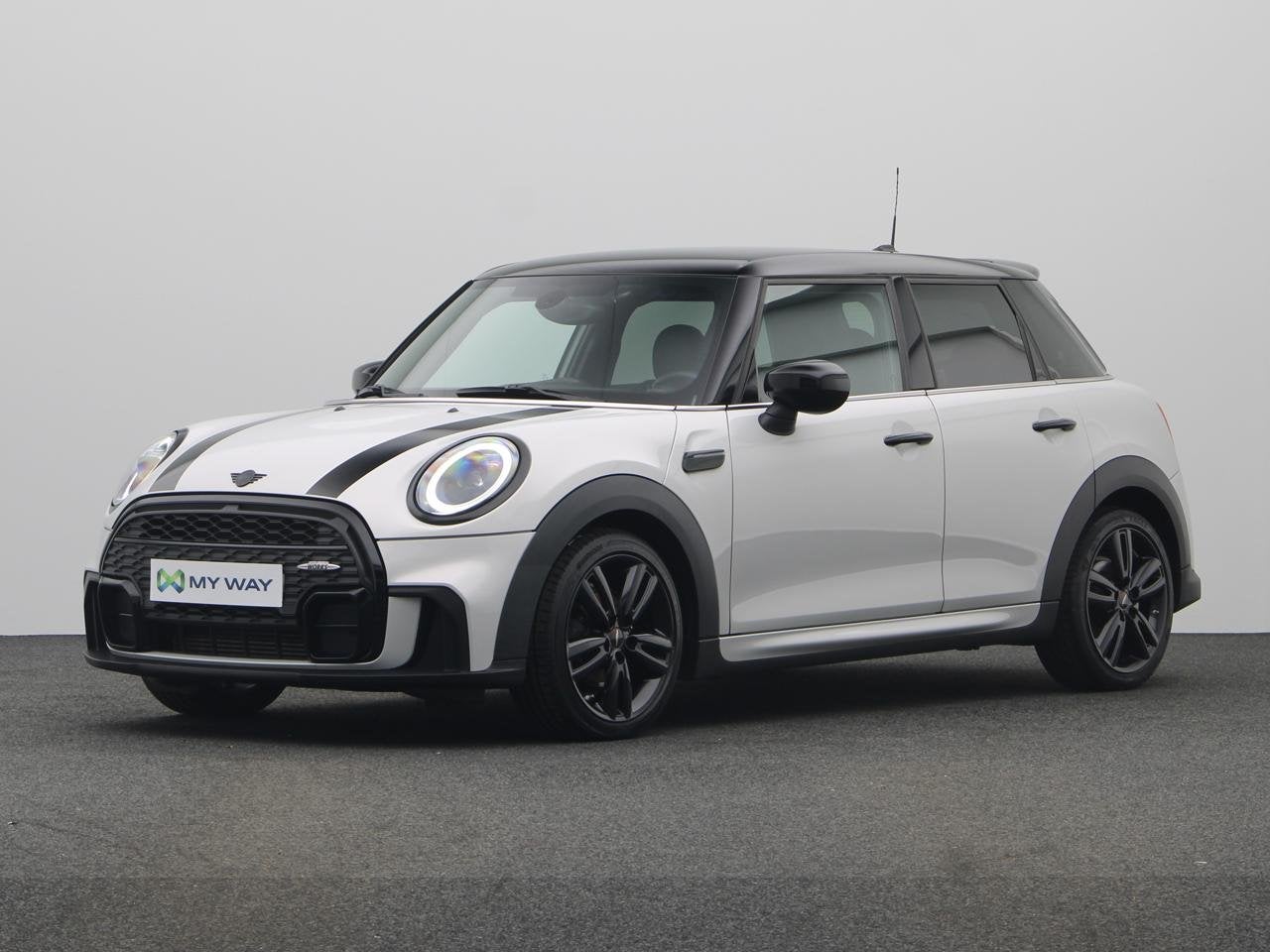 Mini Mini 5 Doors (F55 LCI II) COOPER 1.5A 136 PK BENZINE AU, Auto's, Automaat, Overige modellen, Bedrijf, Zilver of Grijs
