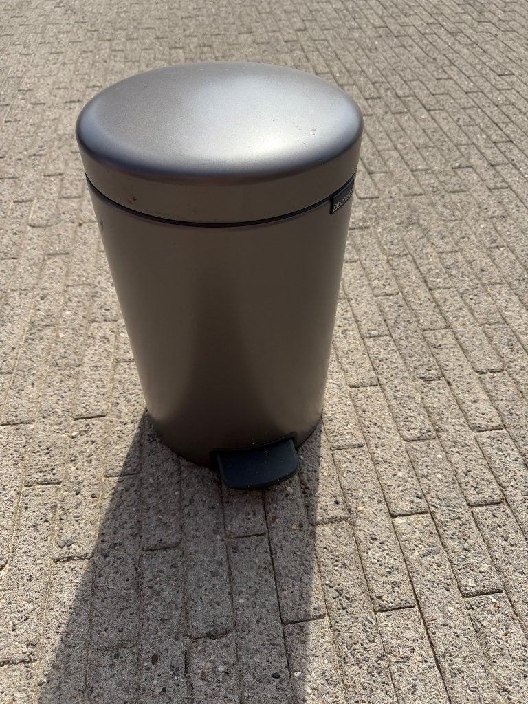 Poubelle à pédale Brabantia 12l argentée, À pédale, 10 à 20 litres, Comme neuf, Enlèvement