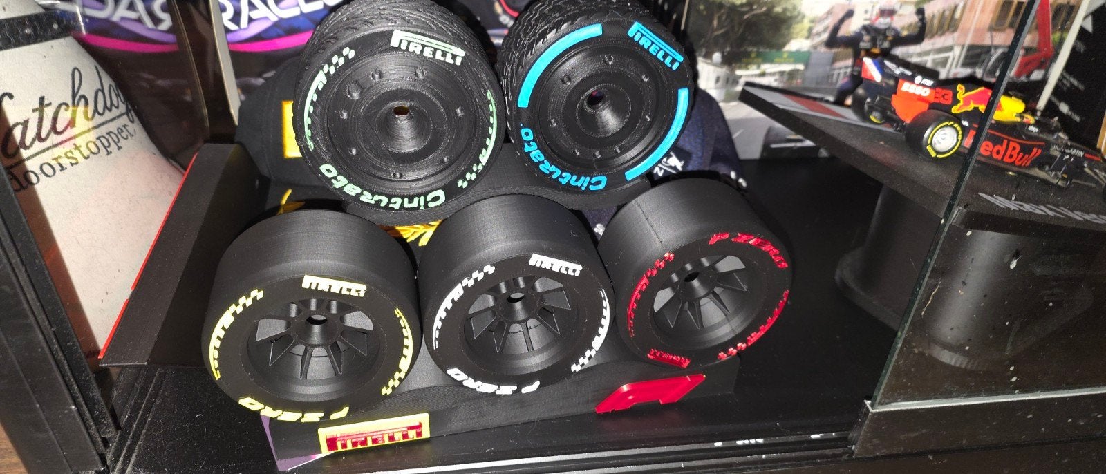 Pneus F1 2026 comprenant un support pour installer les sangl, Collections, Marques automobiles, Motos & Formules 1, Enlèvement ou Envoi