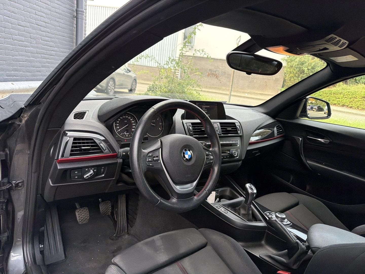 BMW 218 2-serie Coupé 218d Business | Cruise | Climate | Nav, Autos, Argent ou Gris, Entreprise, Boîte manuelle, Diesel