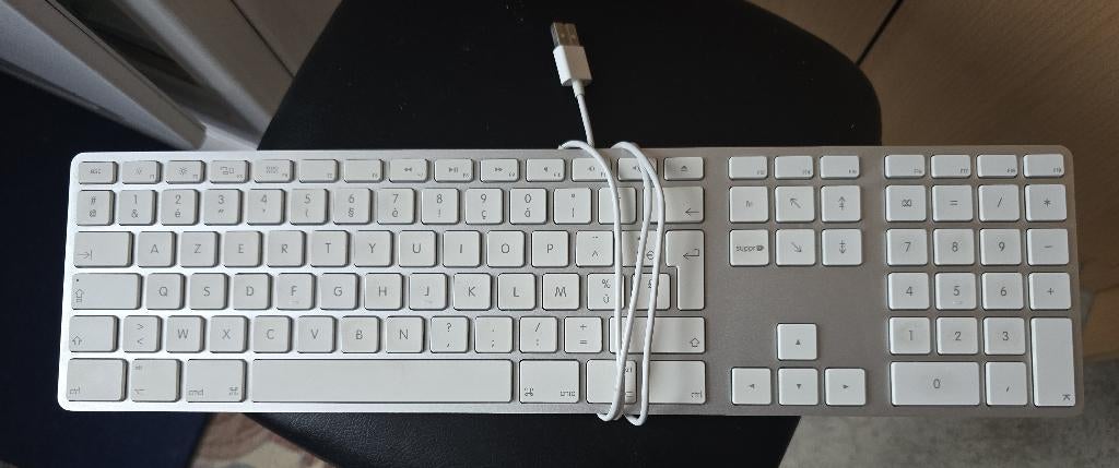 Clavier Apple filaire azerty, Informatique & Logiciels, Azerty, Comme neuf, Enlèvement, Apple
